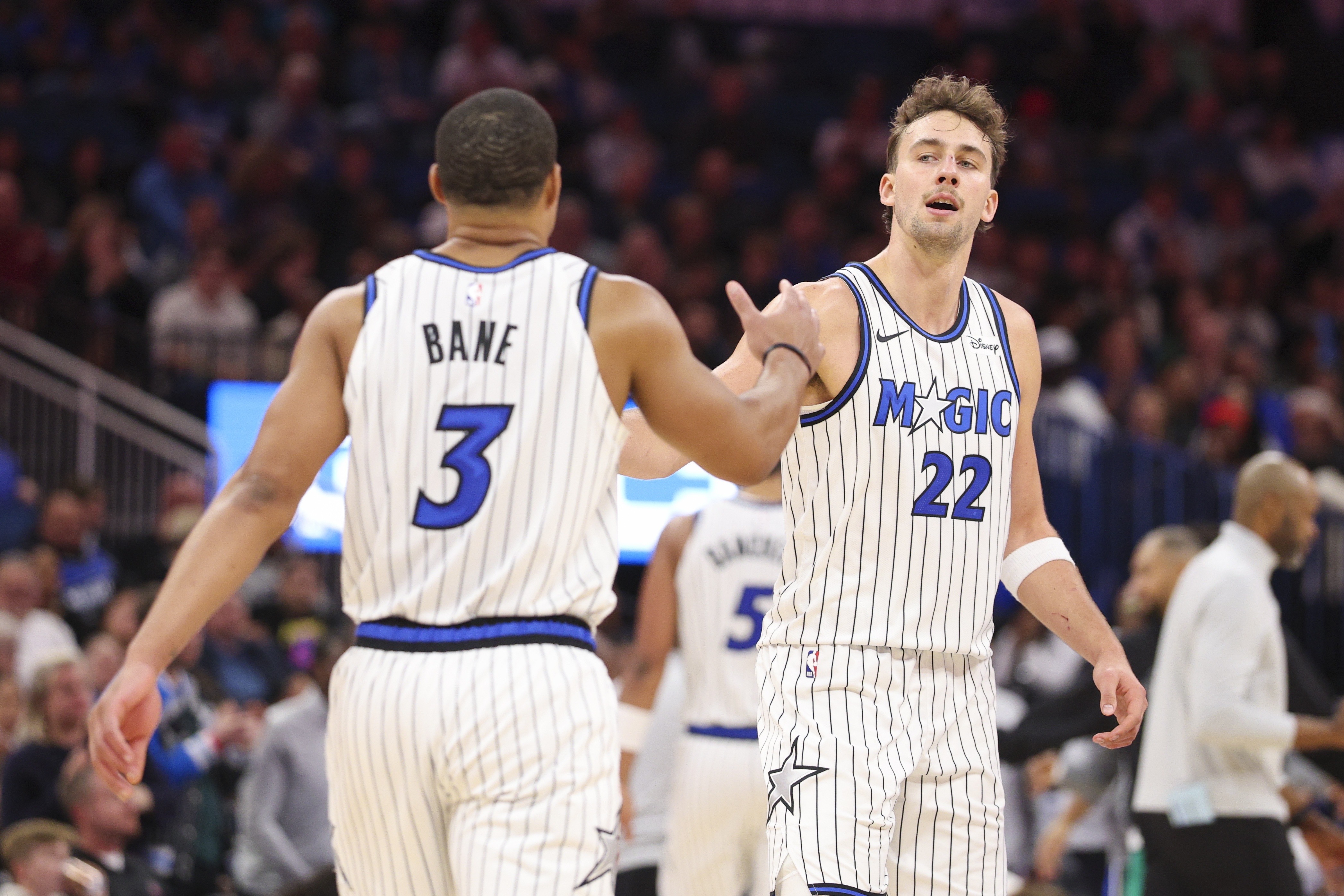 V体育下载-NBA彩经：火箭击退雷霆 勇士难胜尼克斯 湖人轻取黄蜂